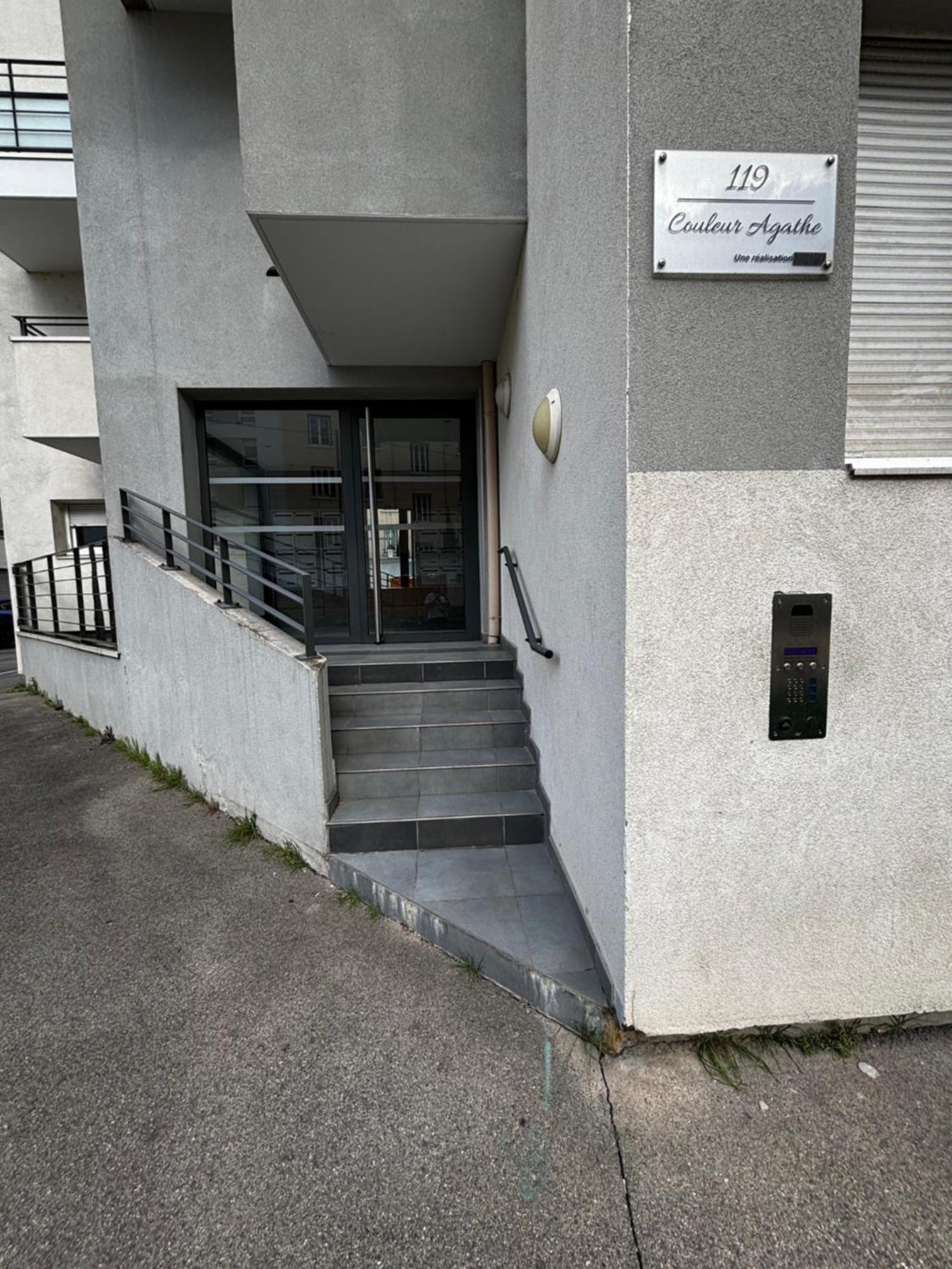 L'Havana : Proche Gare Partdieu / Aeroport / Groupama Stadium Villeurbanne Buitenkant foto